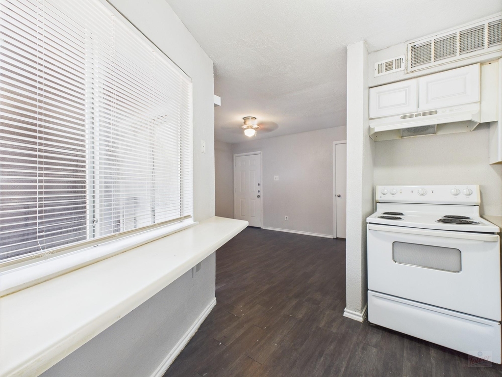 1840 Burton Dr - Photo 10