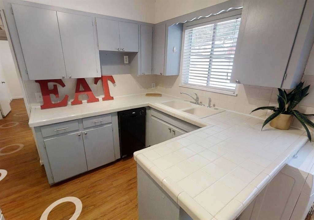 3011 Whitis Ave - Photo 4