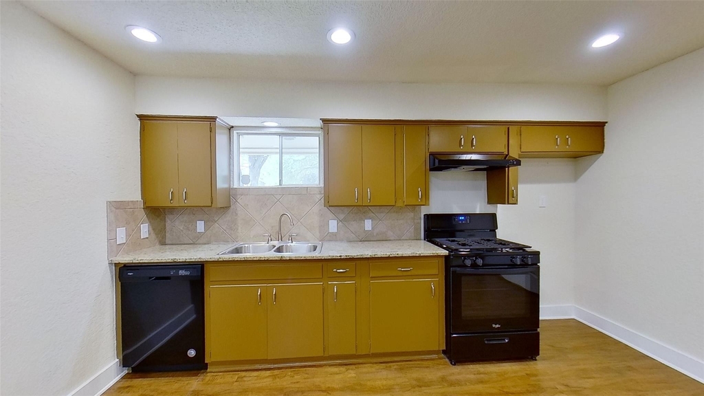 2107 Magnolia Dr - Photo 1