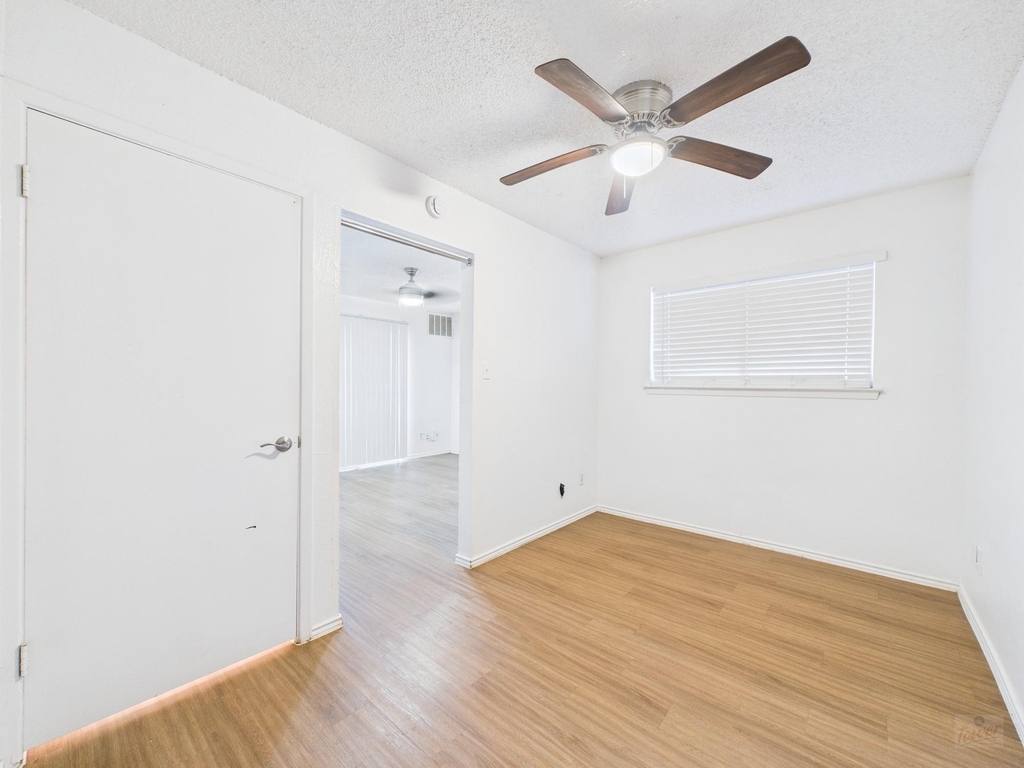 2500 Burleson Rd - Photo 10