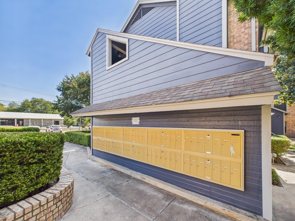 2500 Burleson Rd - Photo 18