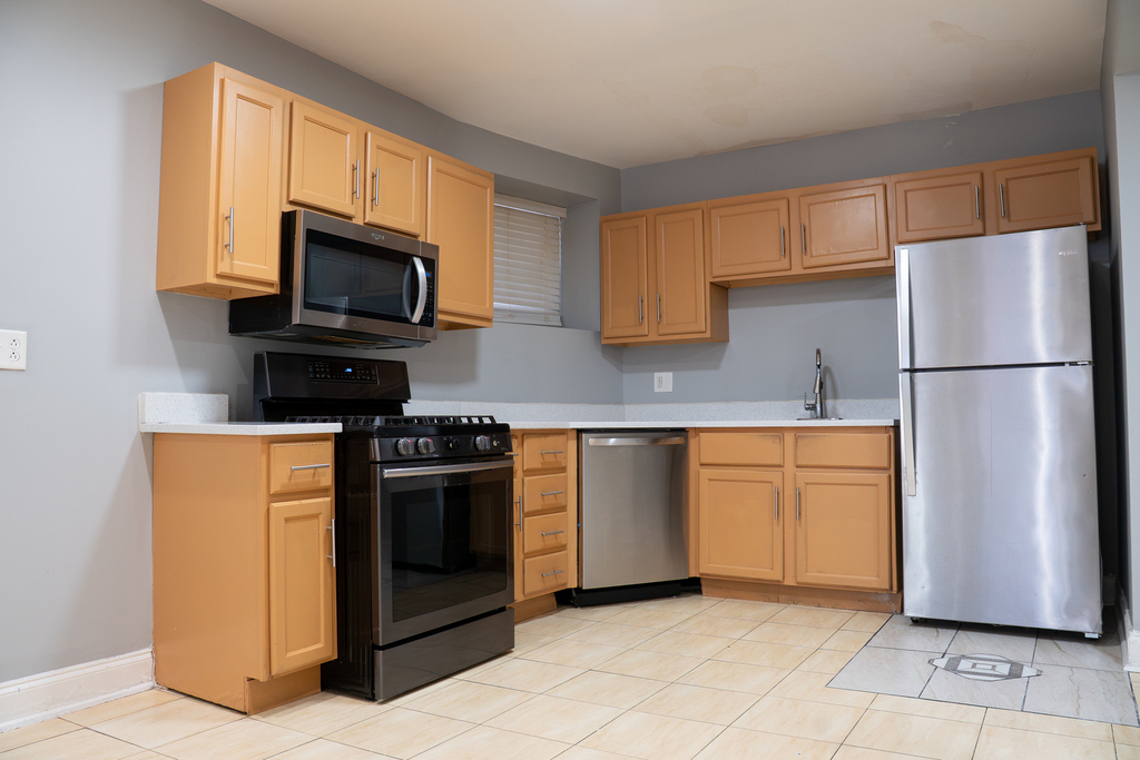 6605 S Kimbark Avenue - Photo 1
