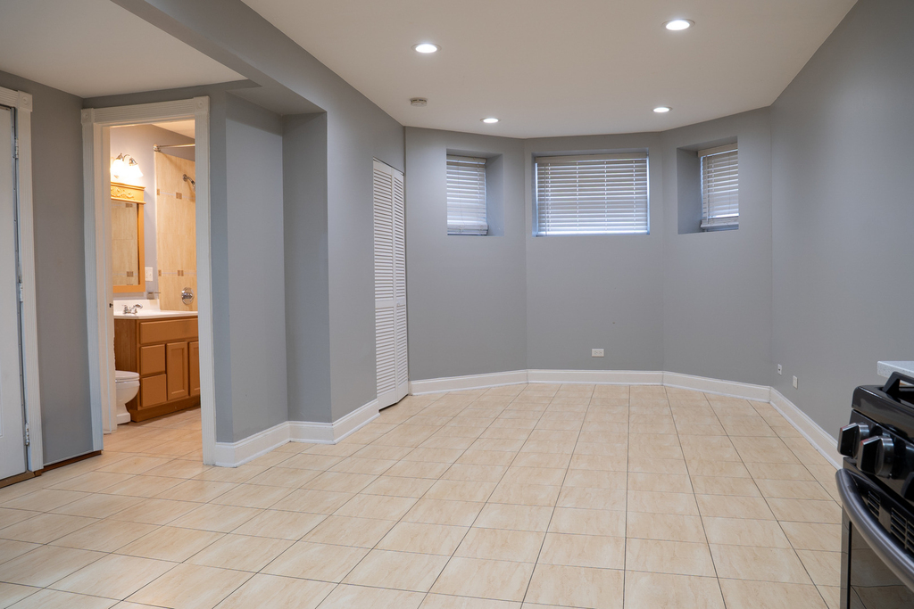 6605 S Kimbark Avenue - Photo 2
