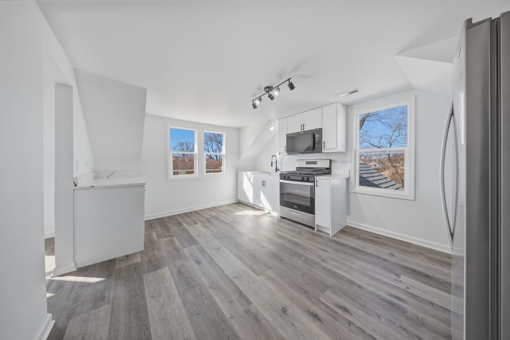 835 Bishop Avenue - Photo 2