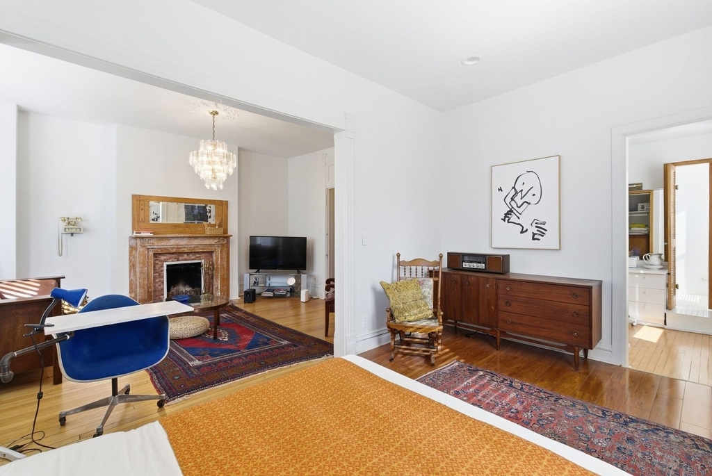 2001 Orrington Avenue - Photo 18