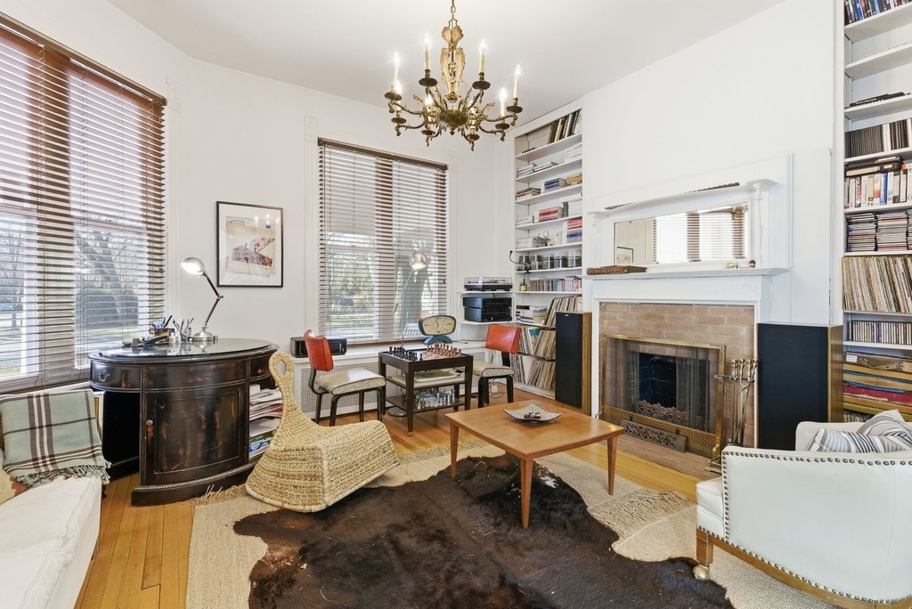 2001 Orrington Avenue - Photo 5