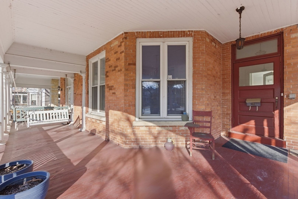 2001 Orrington Avenue - Photo 2