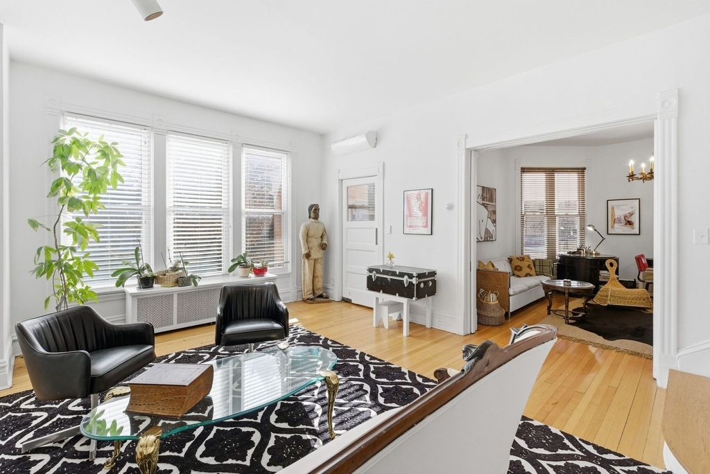 2001 Orrington Avenue - Photo 4