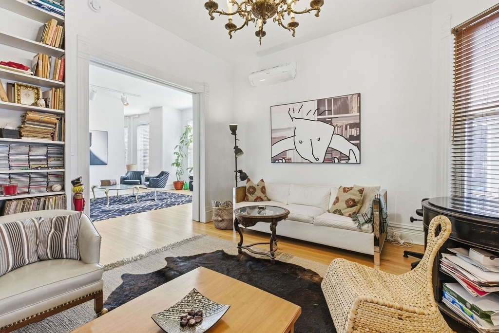 2001 Orrington Avenue - Photo 6