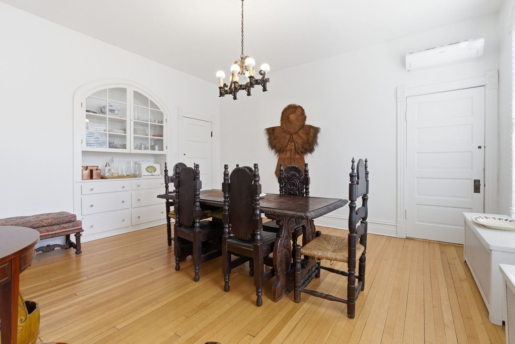 2001 Orrington Avenue - Photo 8