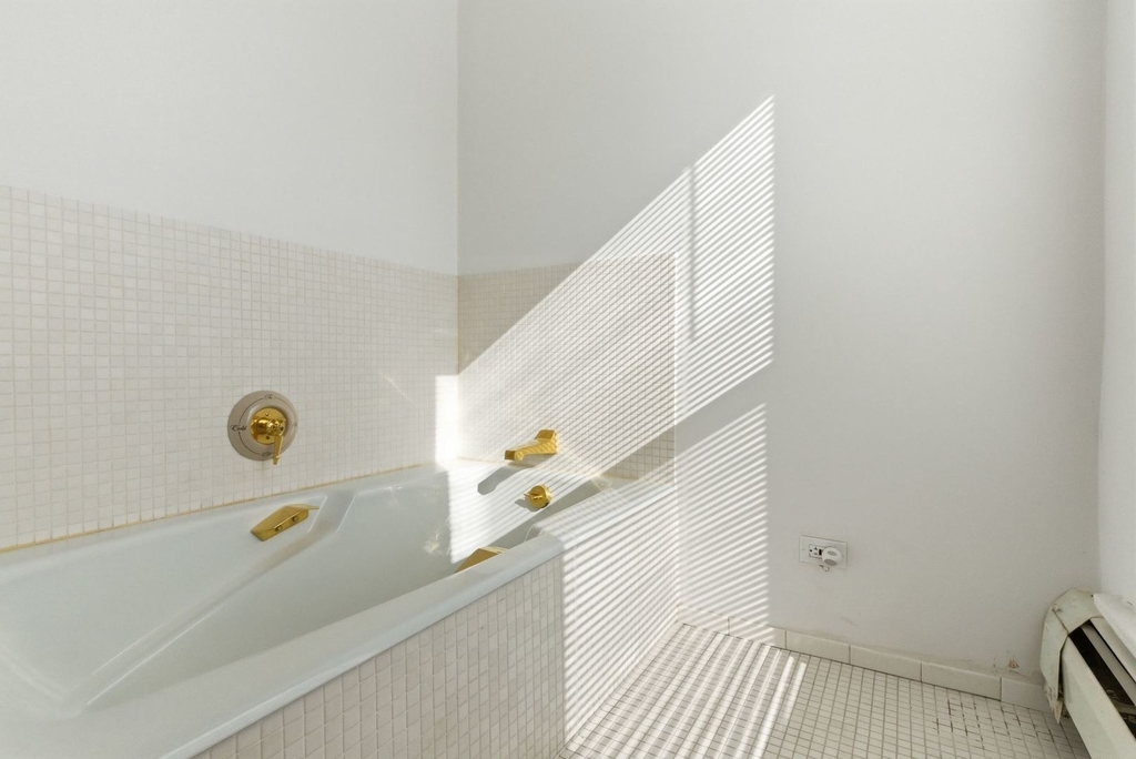 2001 Orrington Avenue - Photo 22