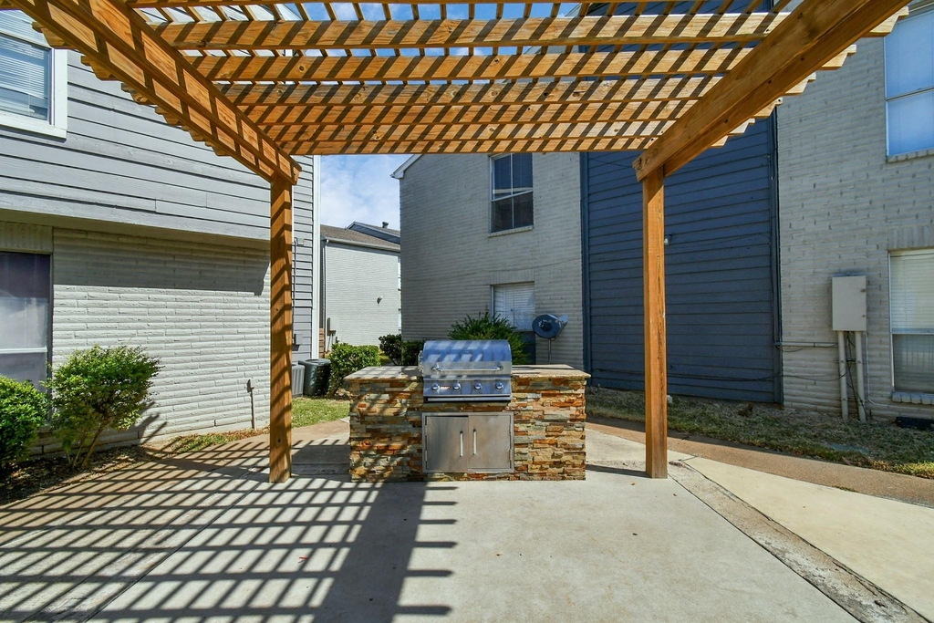 12211 Fondren - Photo 1