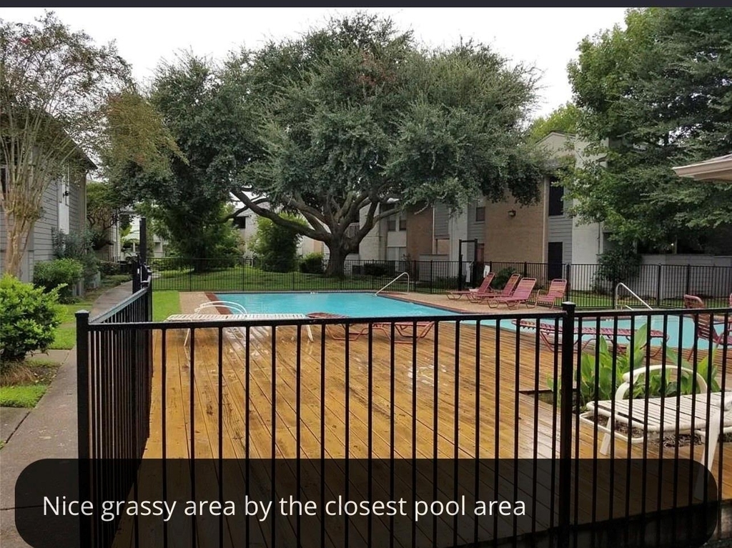260 El Dorado Boulevard - Photo 2