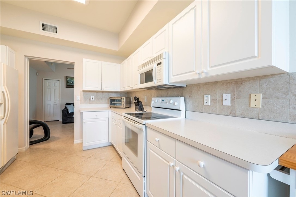 15150 Royal Windsor Lane - Photo 9