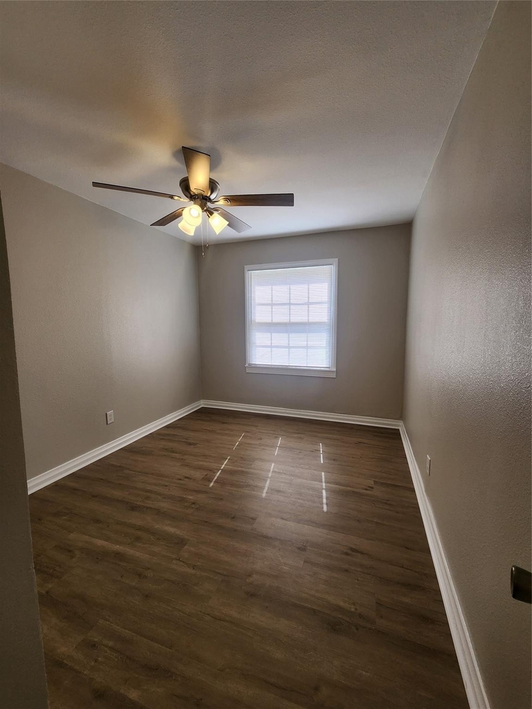 138 W Marion - Photo 2