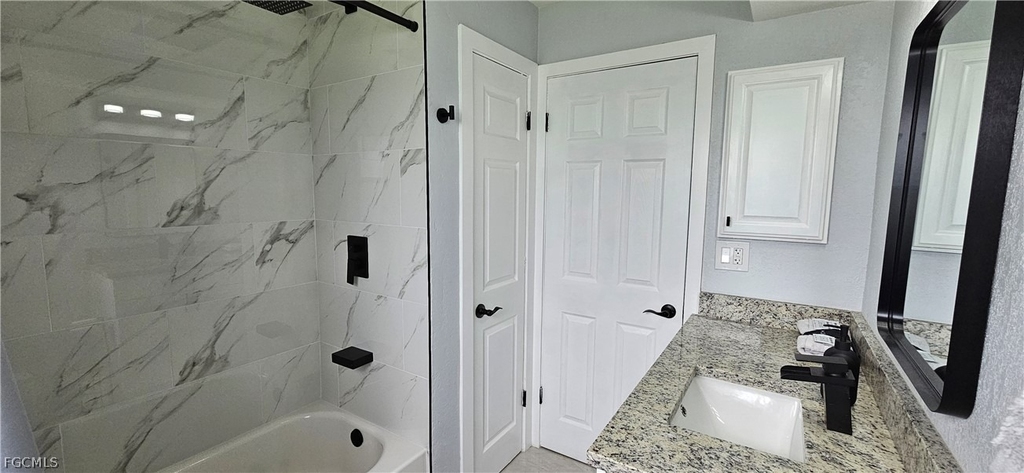 251 Se 46th Street - Photo 12