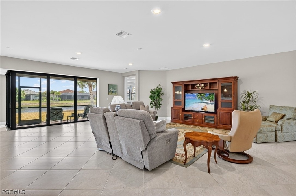 11279 Thurston Chase - Photo 5