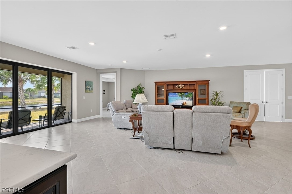 11279 Thurston Chase - Photo 6