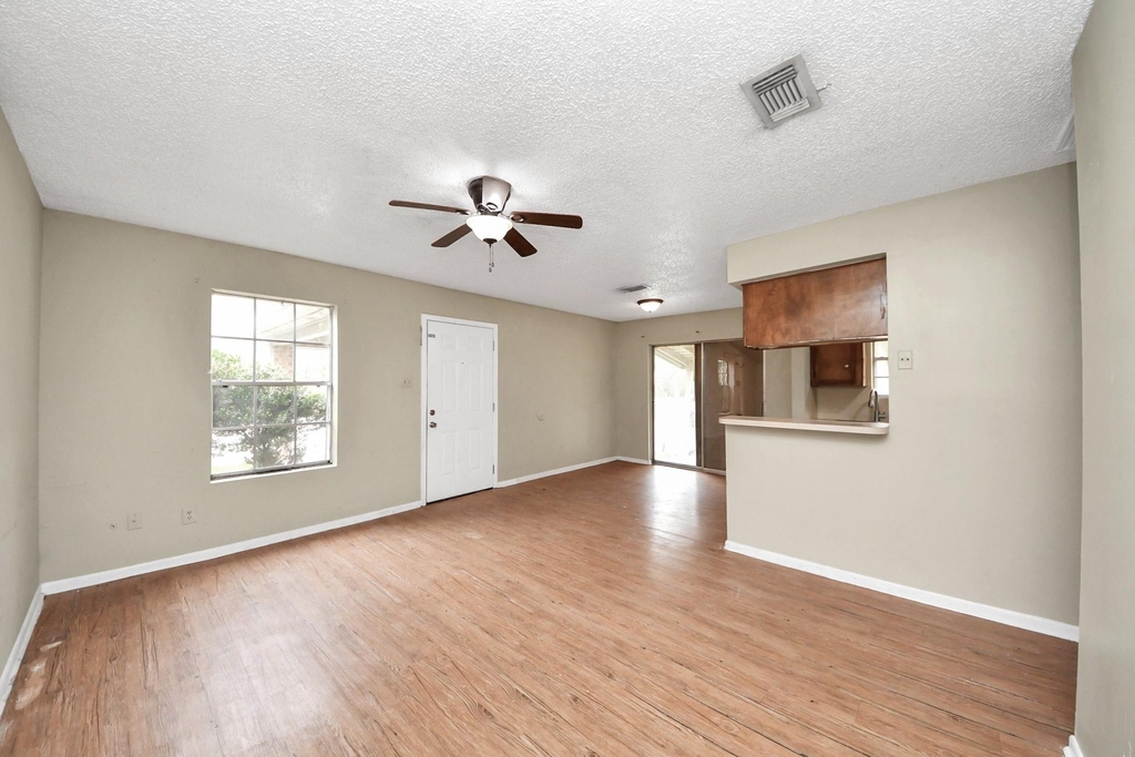 1006 Perry Street - Photo 10