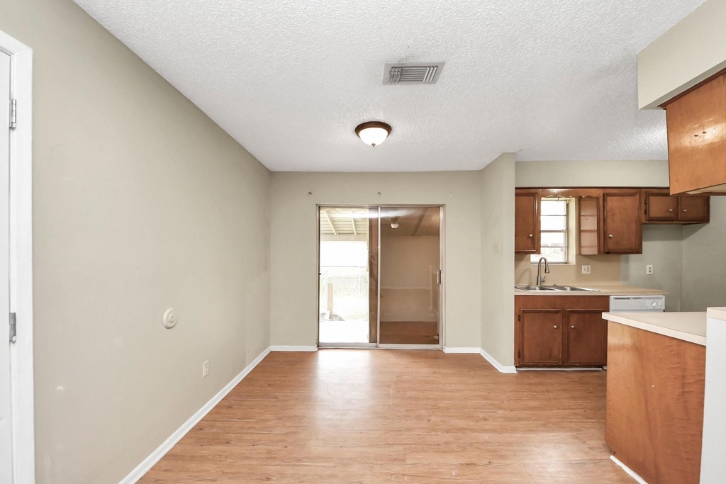 1006 Perry Street - Photo 12