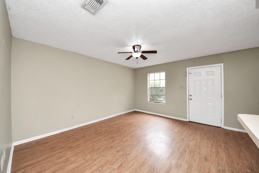 1006 Perry Street - Photo 9