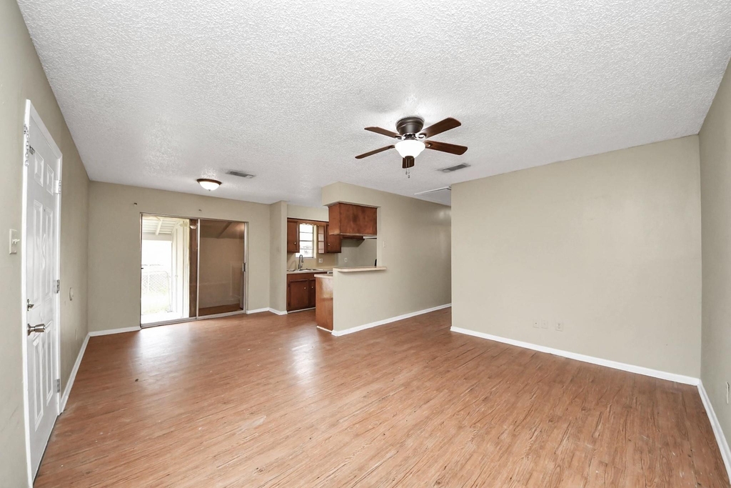 1006 Perry Street - Photo 11