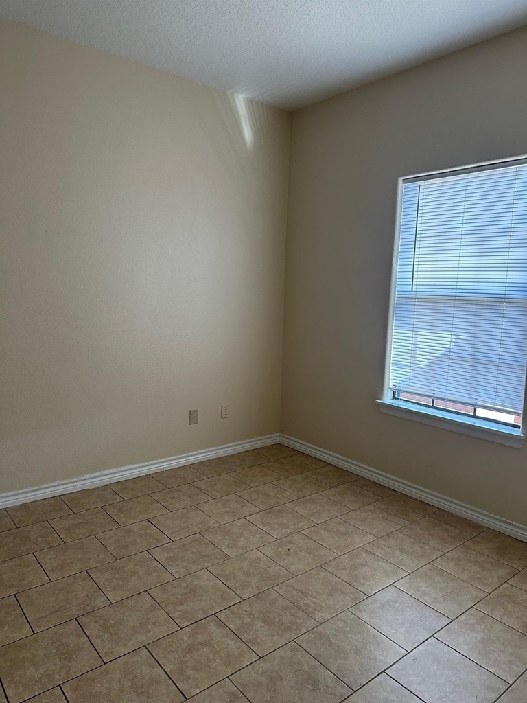 107 Oak Park Drive - Photo 5