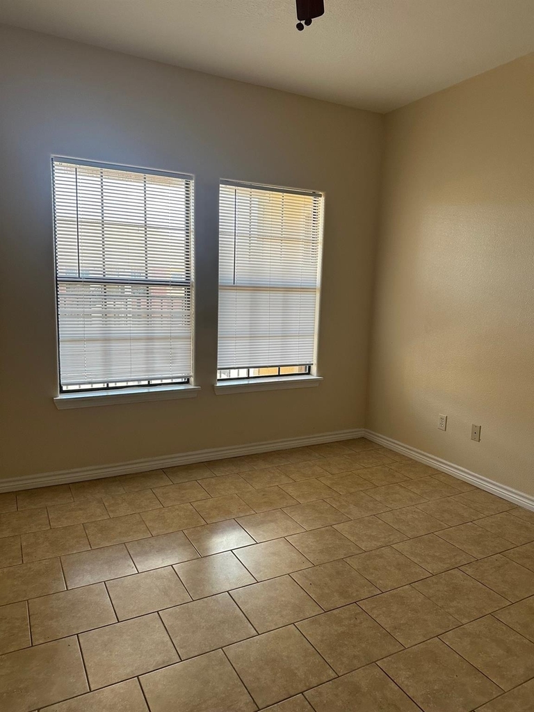 107 Oak Park Drive - Photo 7