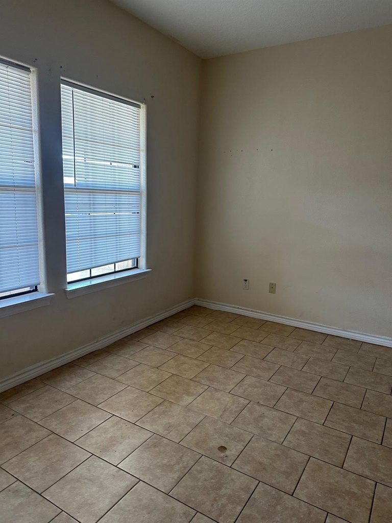 107 Oak Park Drive - Photo 4