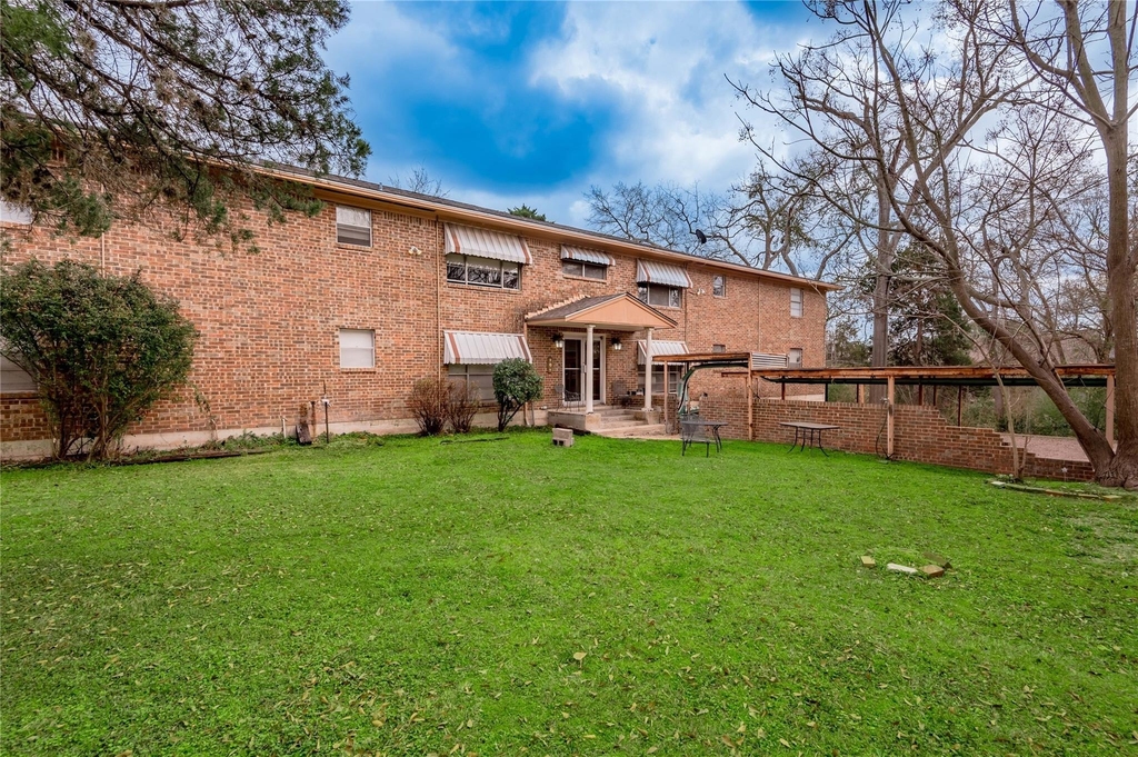 818 University Avenue - Photo 16