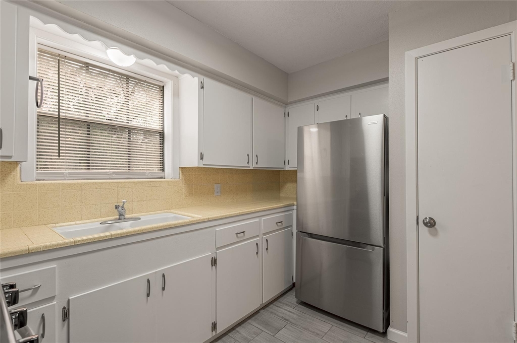 818 University Avenue - Photo 6
