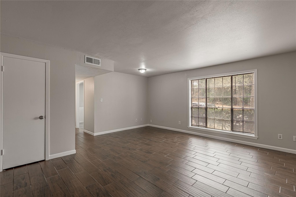 818 University Avenue - Photo 2