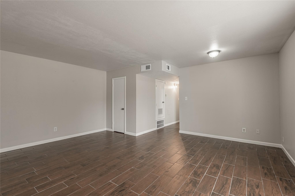 818 University Avenue - Photo 3