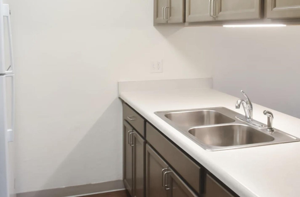 654 S Westwood Avenue - Photo 12