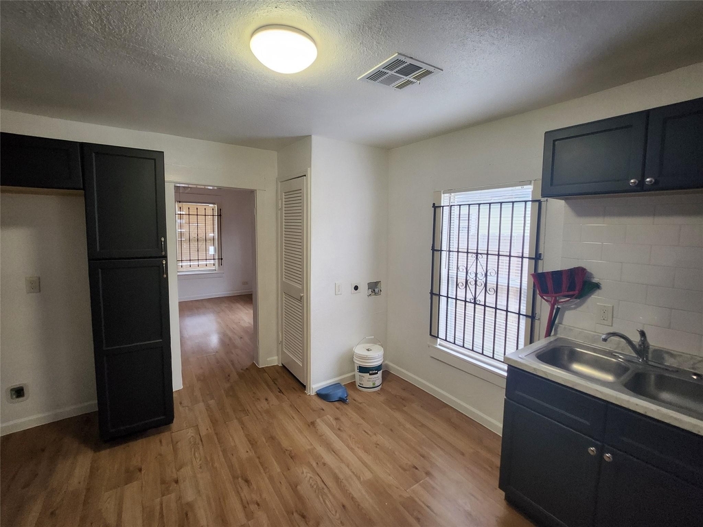 3206 Anita Street - Photo 0