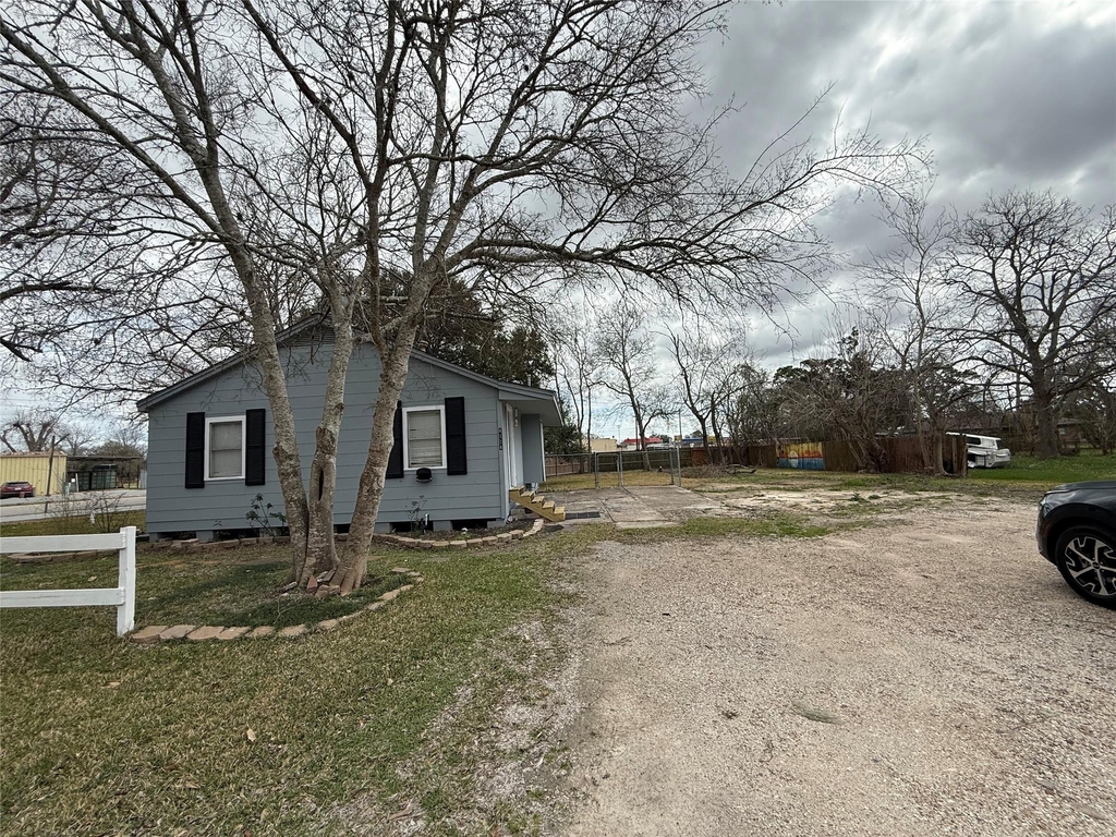 4114 Victoria Avenue - Photo 2