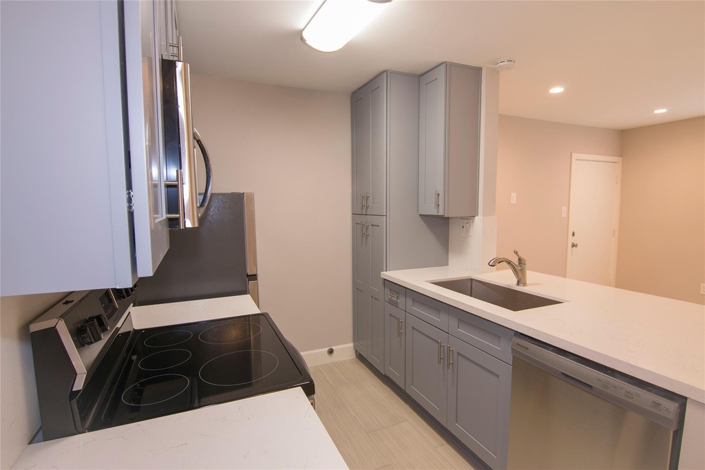 2201 Fountain View Drive - Photo 4