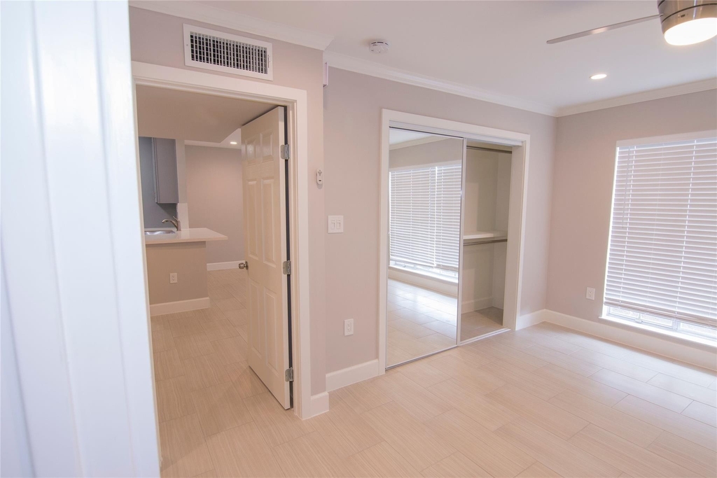 2201 Fountain View Drive - Photo 11