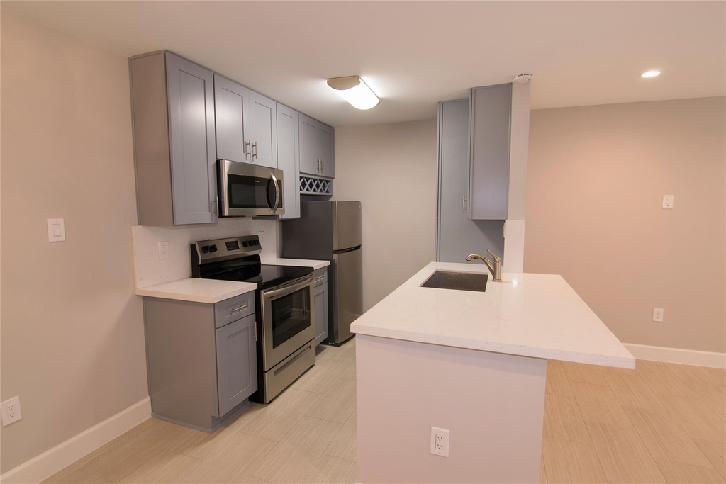 2201 Fountain View Drive - Photo 2