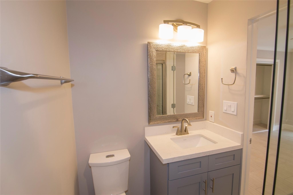 2201 Fountain View Drive - Photo 10