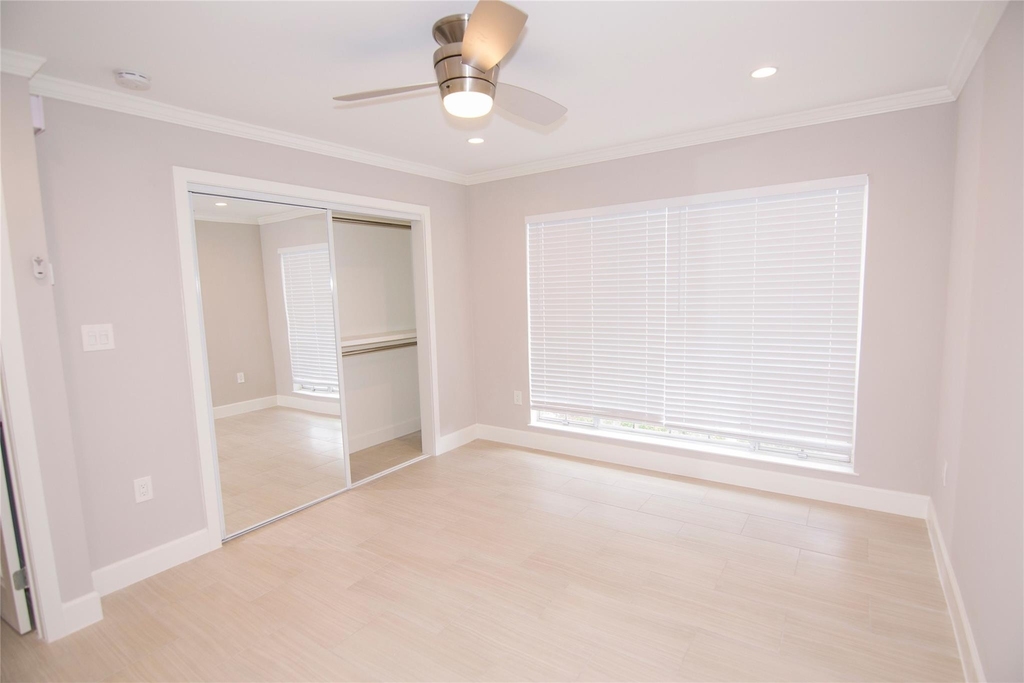 2201 Fountain View Drive - Photo 8