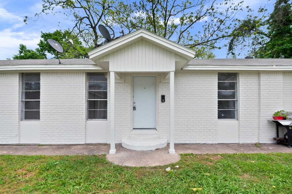 806 East Emily Avenue - Photo 11