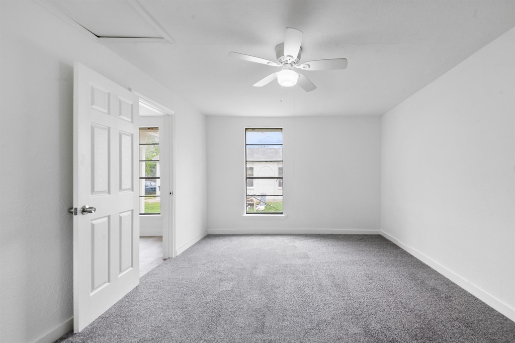 806 East Emily Avenue - Photo 4