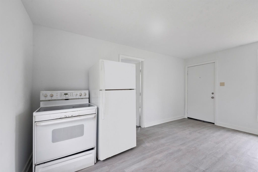 806 East Emily Avenue - Photo 1