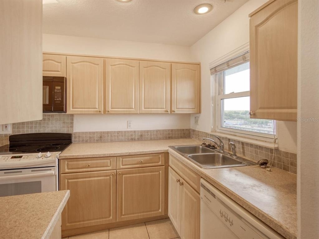 4939 Floramar Terrace - Photo 7