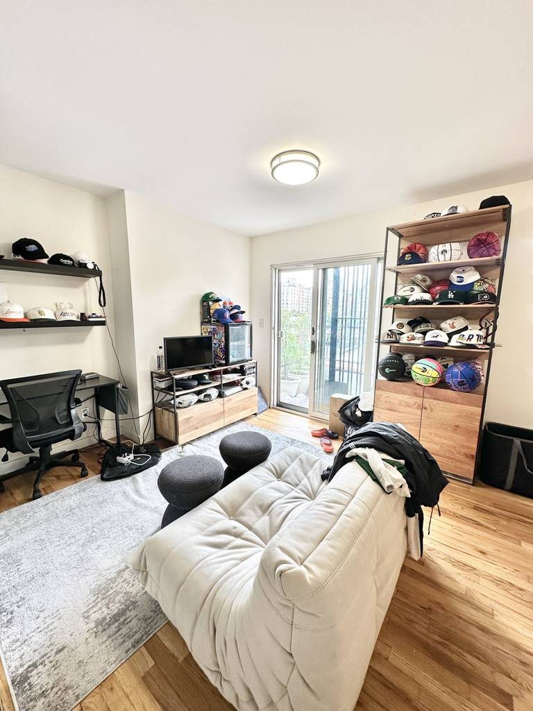 West 106th Street - Photo 3