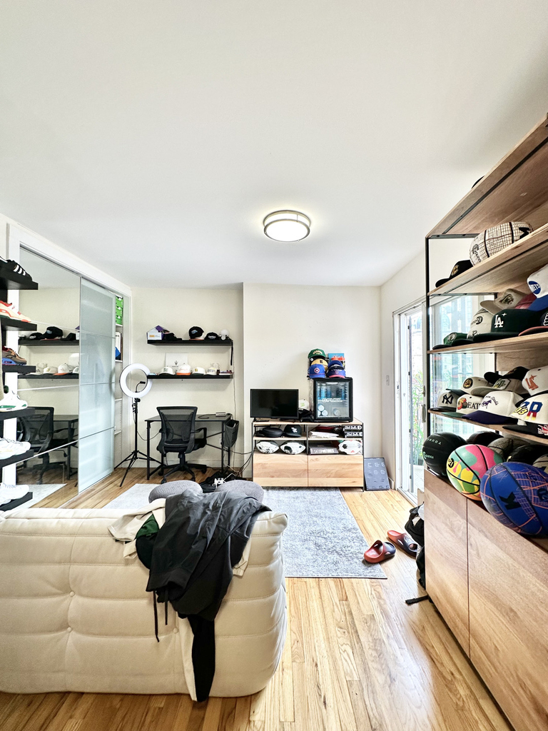 West 106th Street - Photo 4