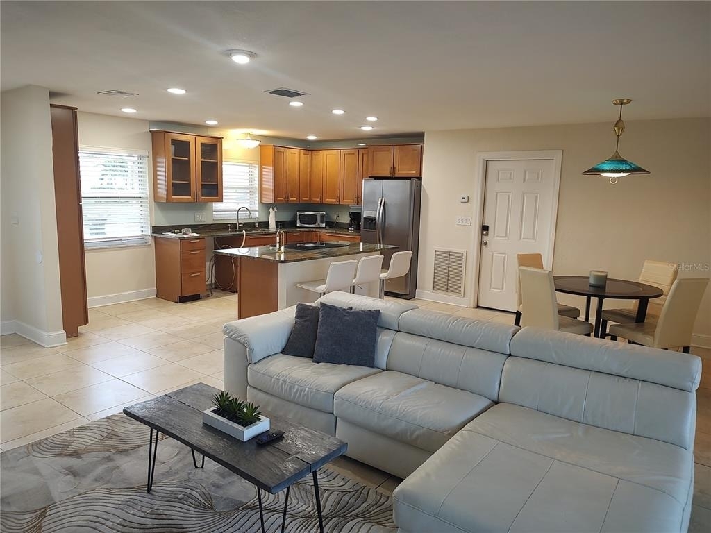 4165 13th Lane Ne - Photo 3