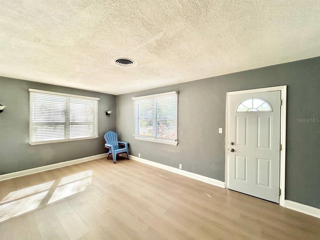 2720 Edwards Avenue S - Photo 4