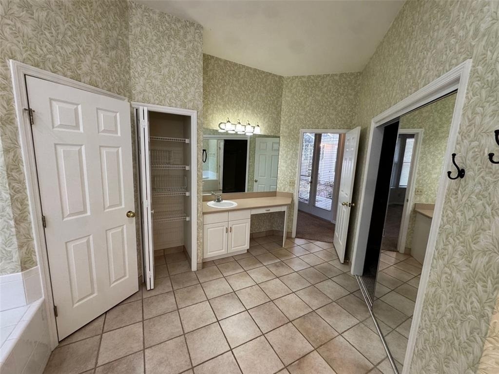 4404 Sw 91st Drive - Photo 8